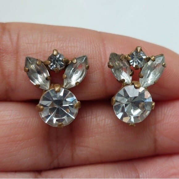 Vintage Jewelry - Vintage Brass and Rhinestone Crystals Clip On Earrings